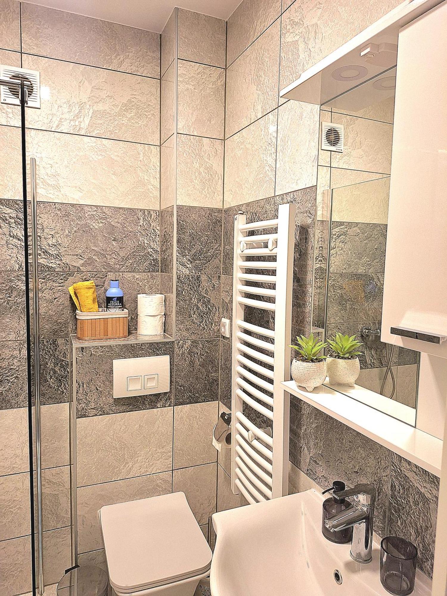 Azimut Apartman Бієліна Екстер'єр фото